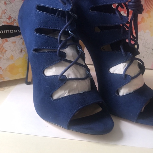 Chines Laundry style “Jigsaw” lace up heels royal blue gently used 8.5 w/box - Picture 2 of 4